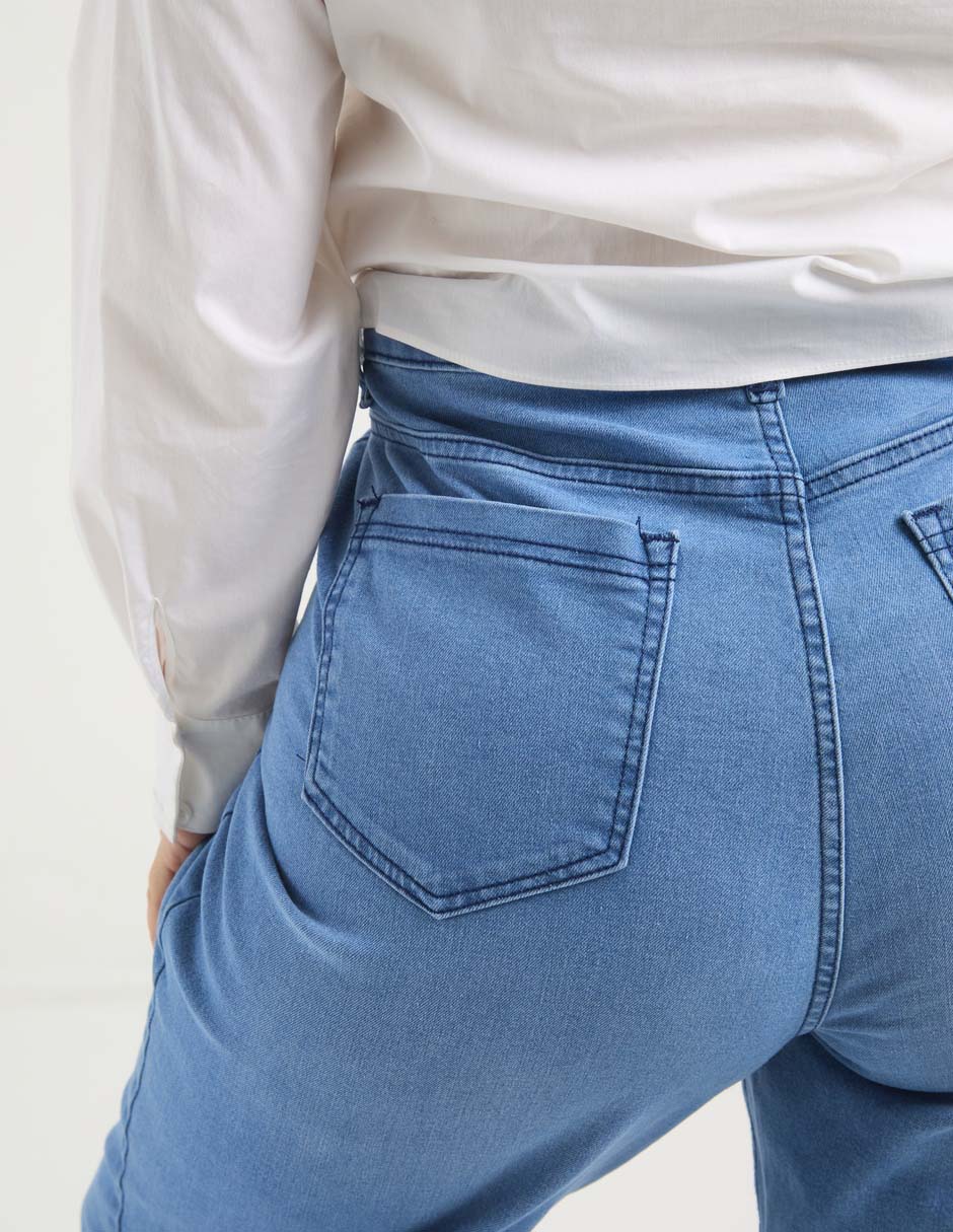 Jeans acampanado para mujer 2