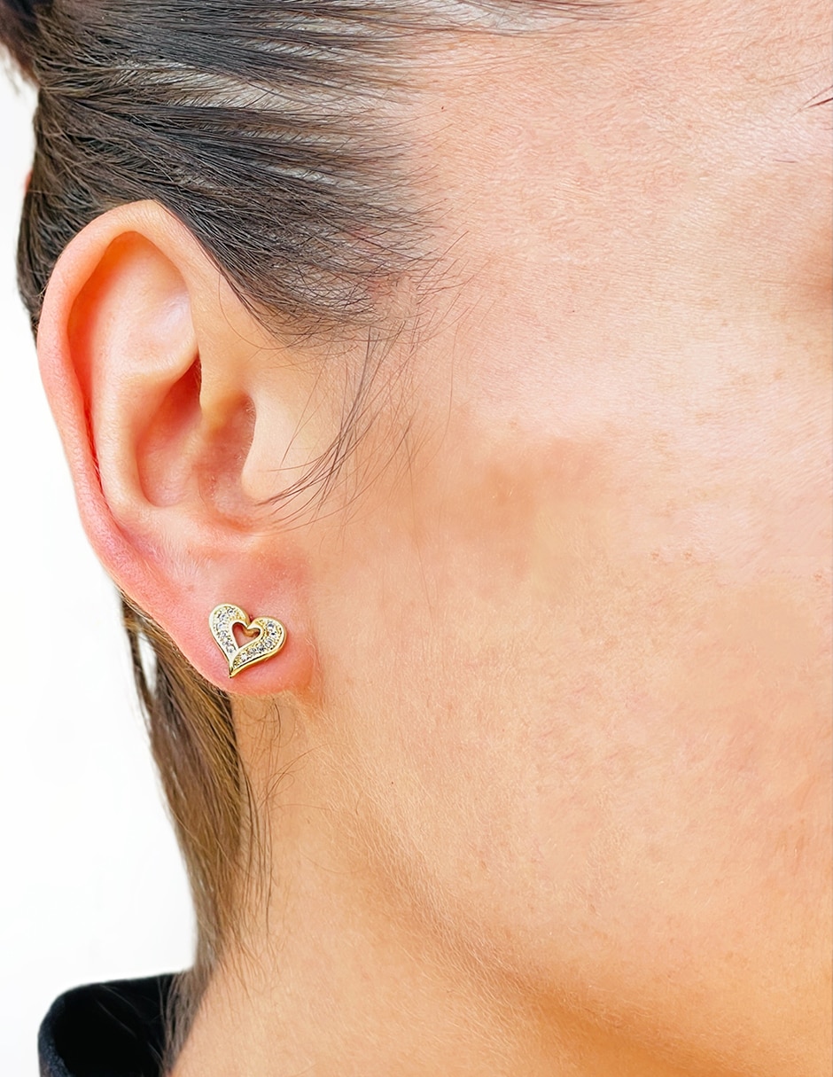 Aretes de corazón con acabado baño de oro 14 K 2