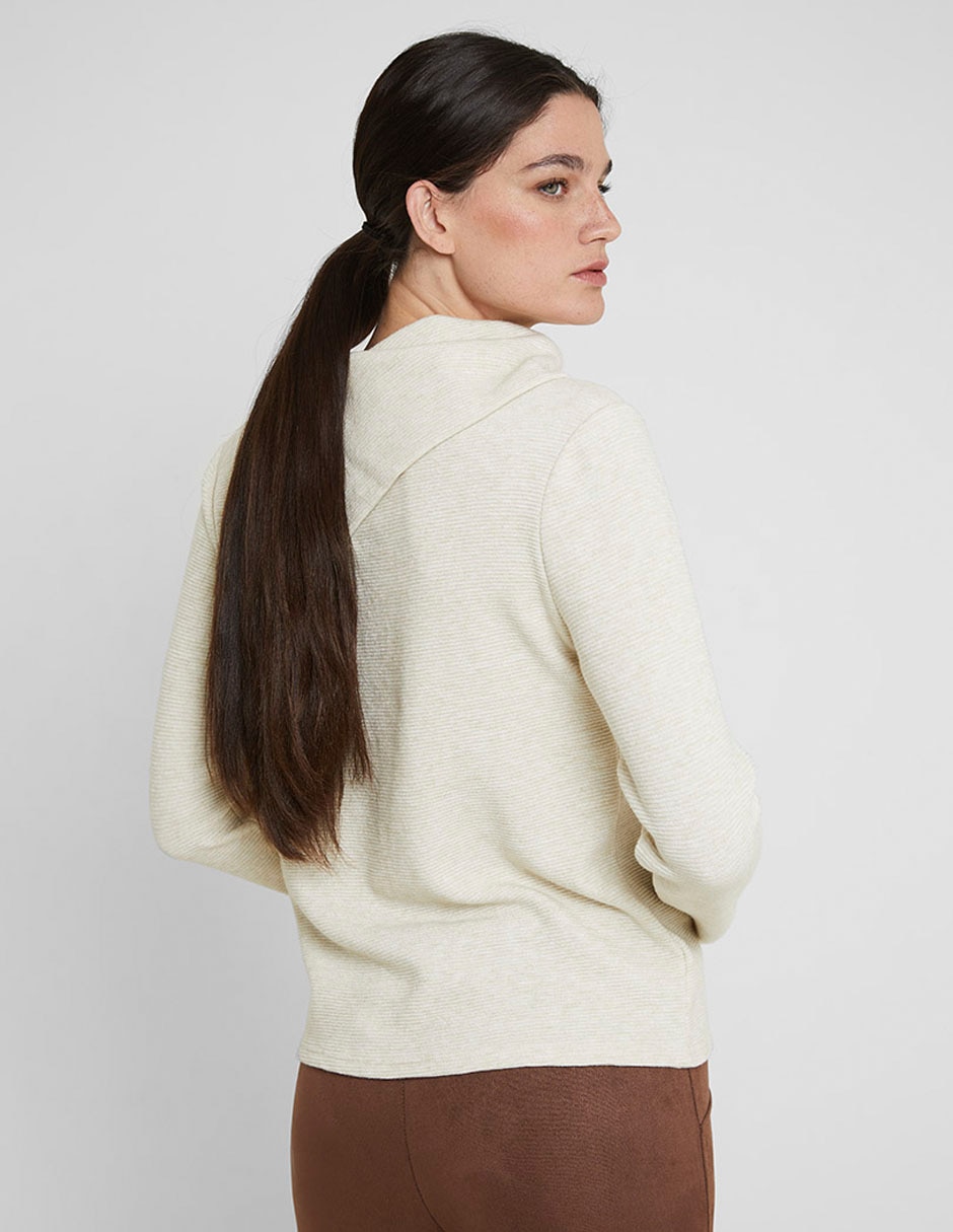 Suéter cuello tortuga para mujer 5
