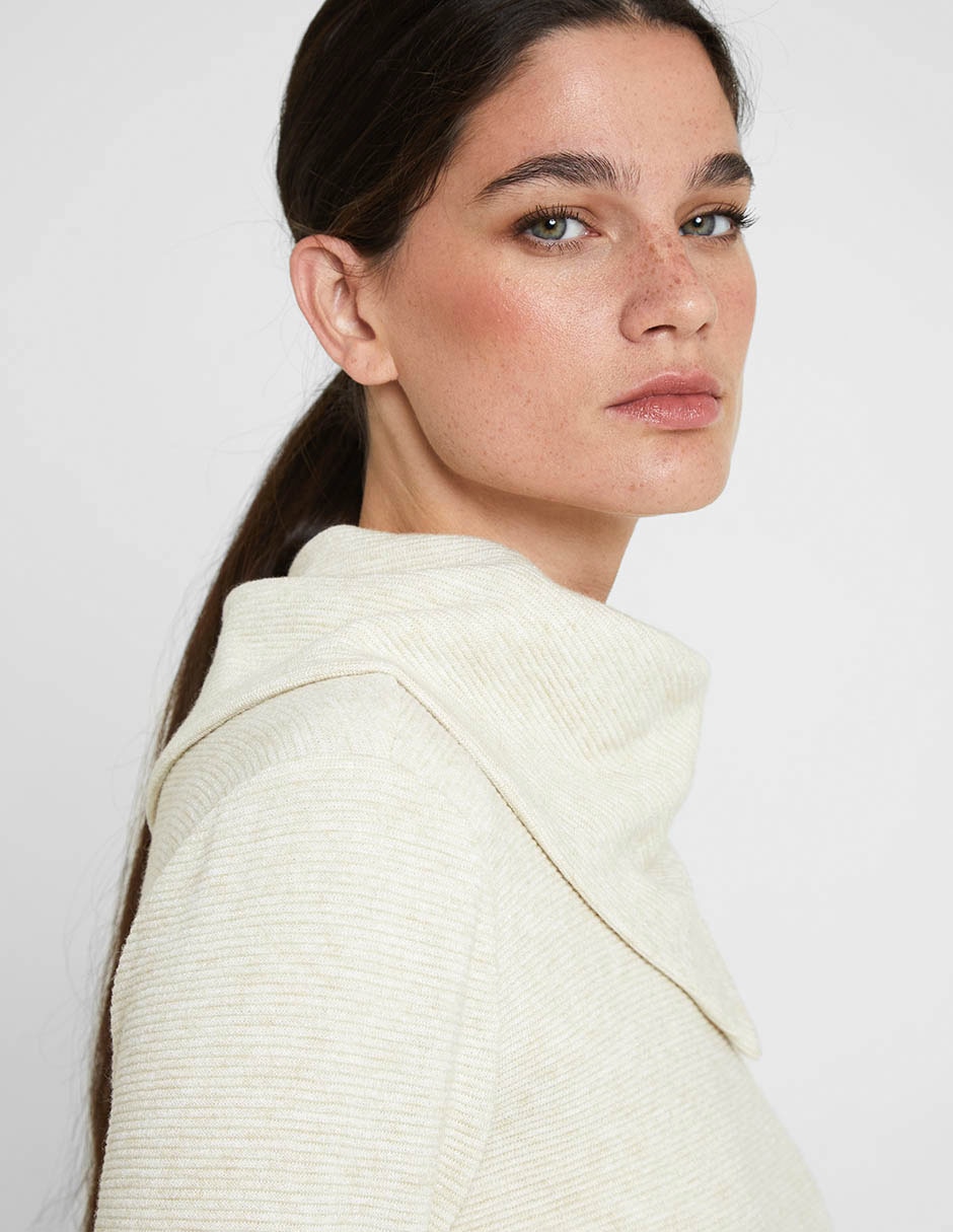 Suéter cuello tortuga para mujer 2