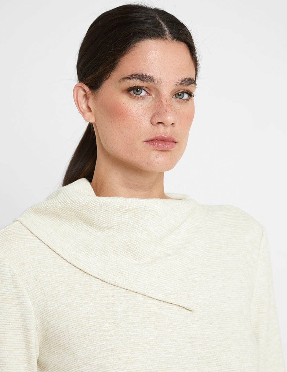 Suéter cuello tortuga para mujer 6