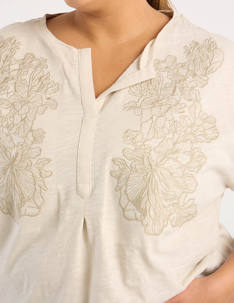 Playera manga corta Weekend Plus cuello mao para mujer