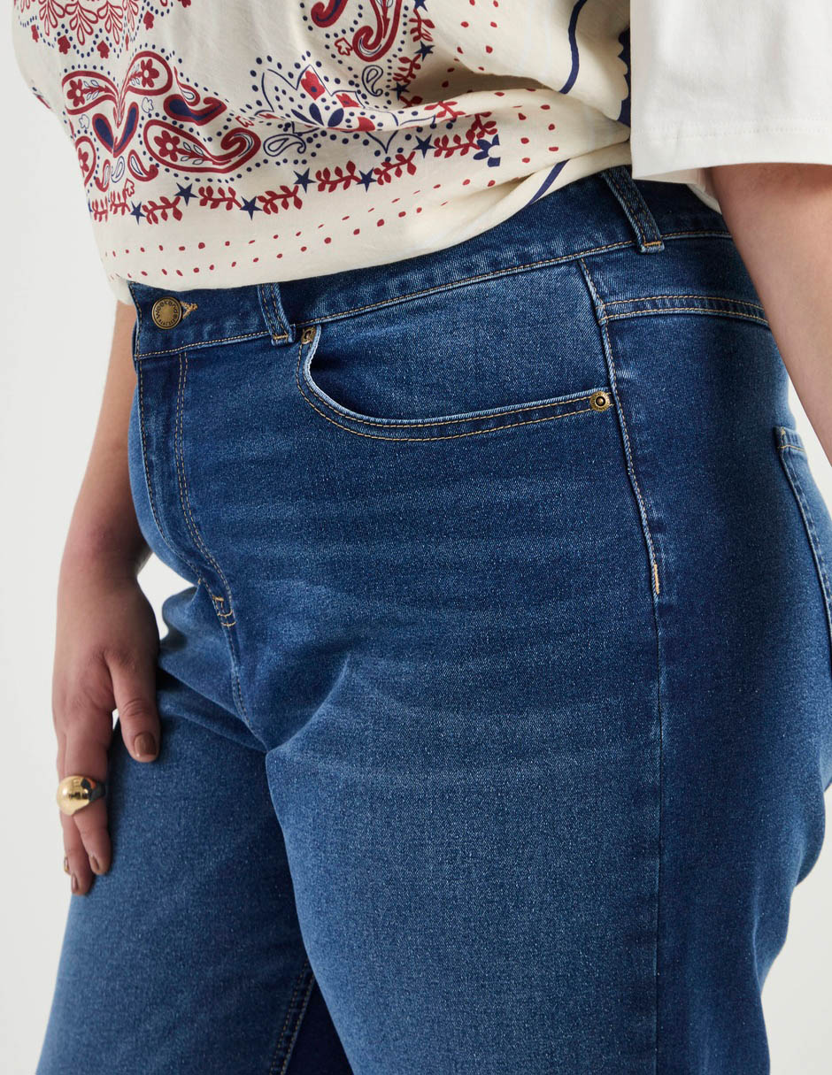 Jeans straight a la cintura Weekend Plus para mujer