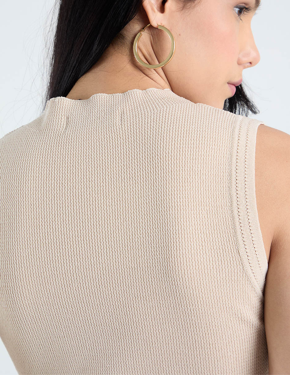 Top cuello alto escote regular tirante ancho 2