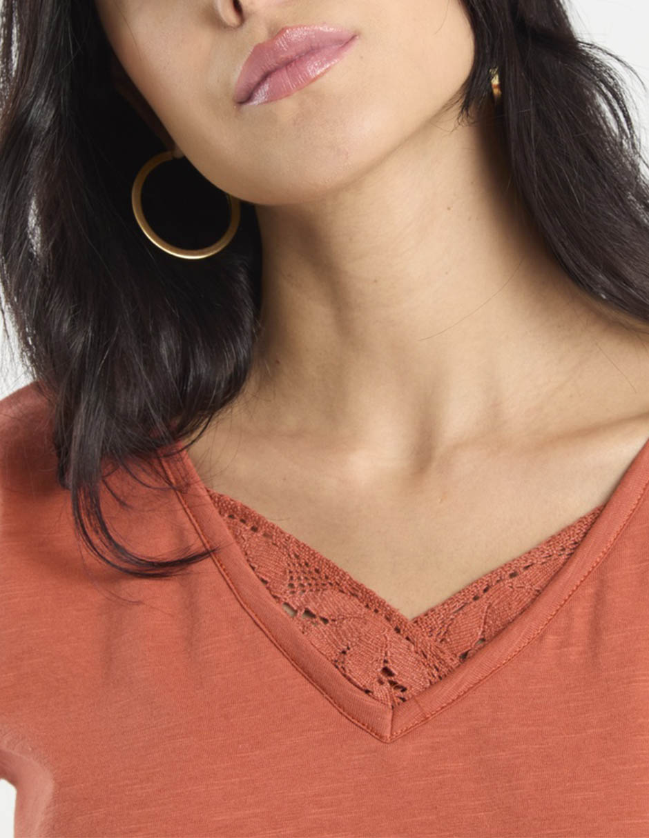 Playera manga corta cuello V para mujer 4