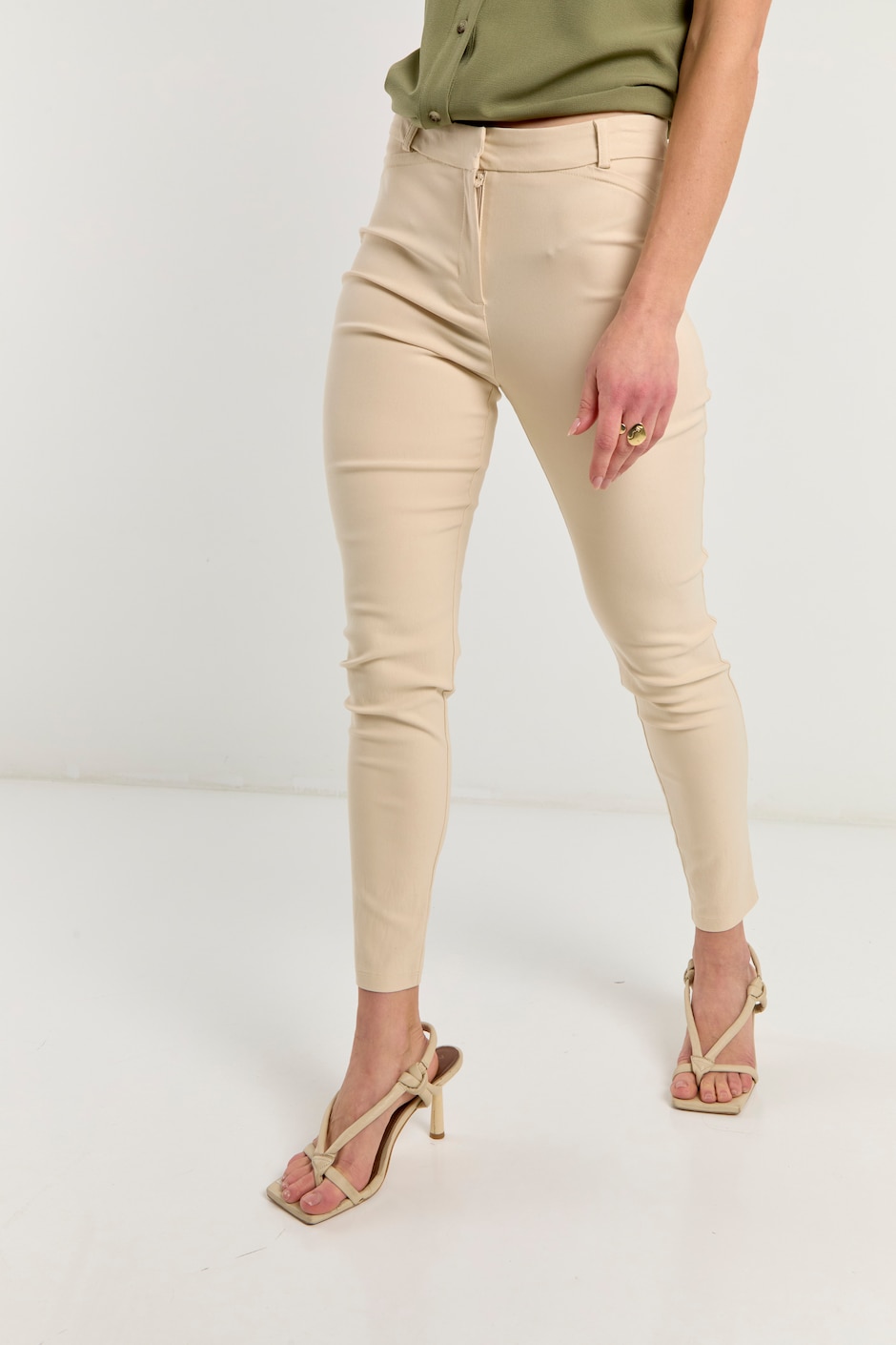 Pantalón capri skinny para mujer