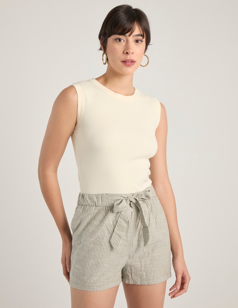 Top cuello redondo escote regular Top cuello redondo escote regular