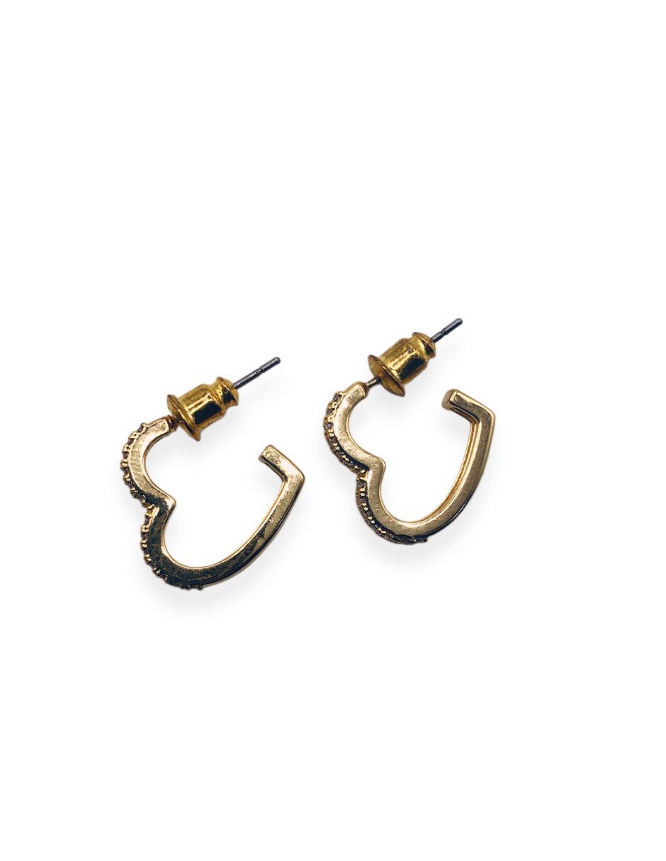 Aretes de corazón con acabado baño de oro 14 K Aretes de corazón con acabado baño de oro 14 K