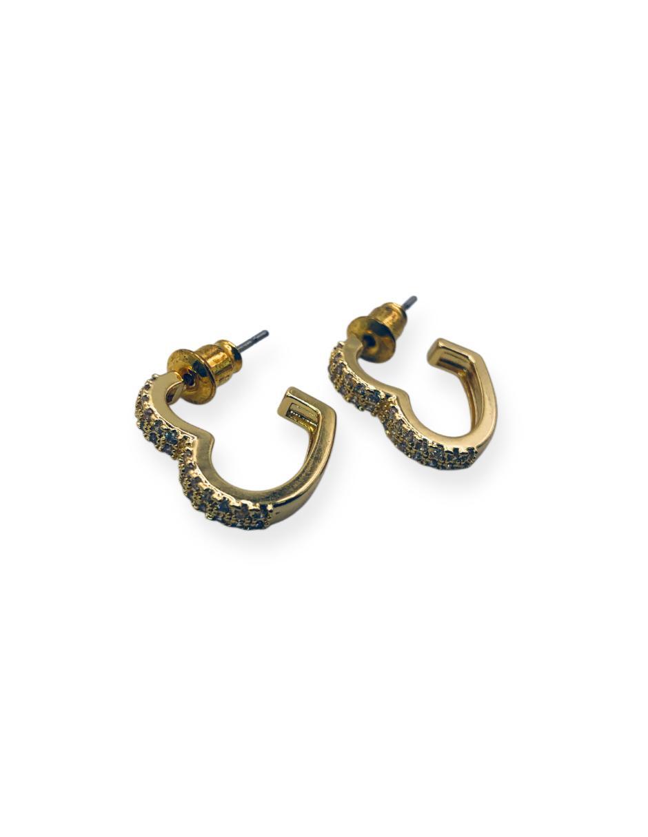 Aretes de corazón con acabado baño de oro 14 K 2