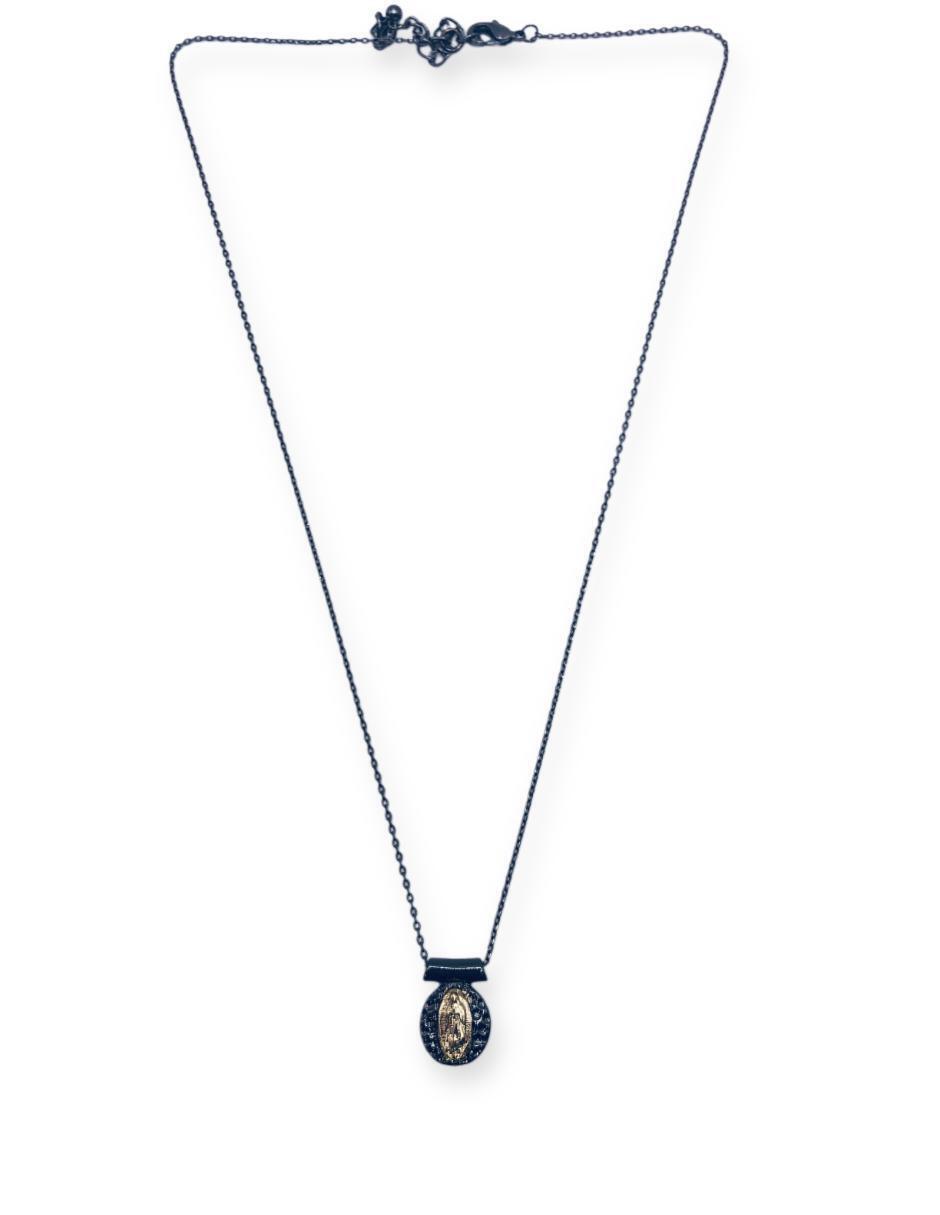 Collar con dije de ovalado