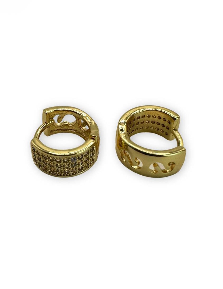 Aretes cortos 14 K con acabado baño de oro