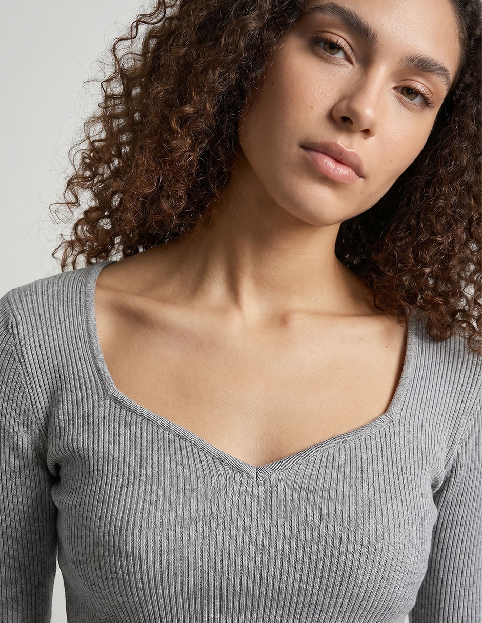 Suéter cuello con escote para mujer 3