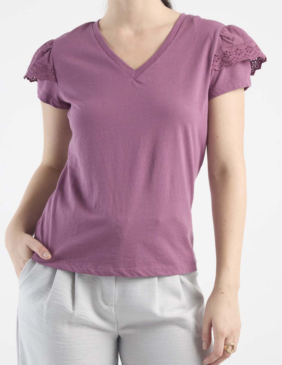 Playera manga corta Week by Weekend cuello V para mujer