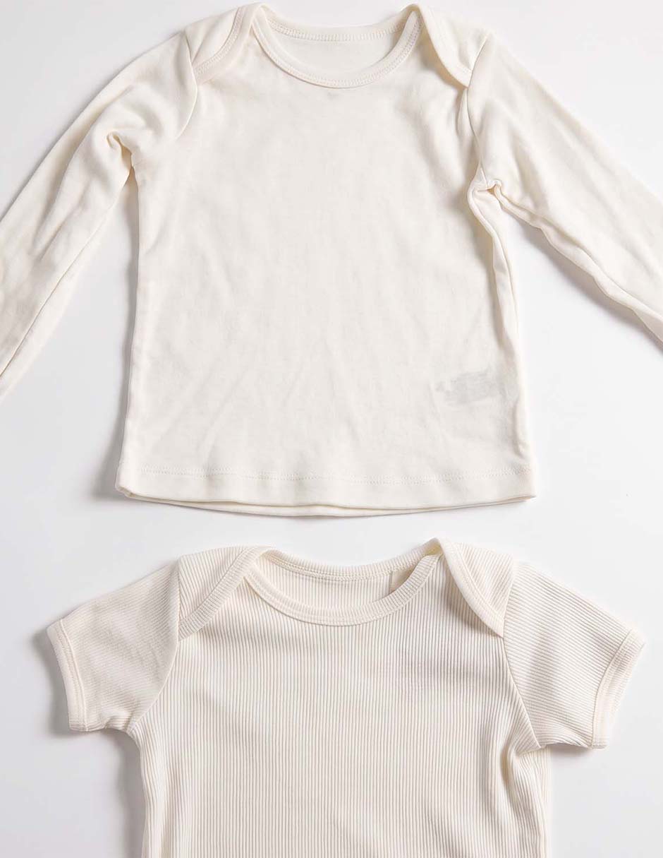 Set camiseta cuello redondo para bebé 3