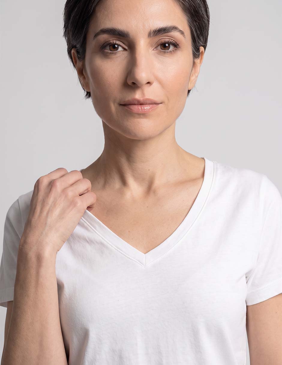 Playera manga corta cuello v para mujer 3
