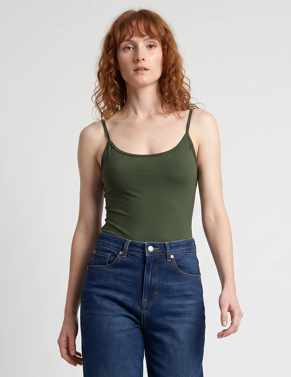 Top cuello redondo escote medio tirante delgado Top cuello redondo escote medio tirante delgado