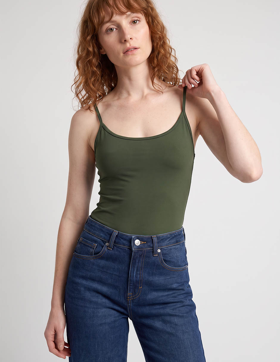 Top cuello redondo escote medio tirante delgado 3