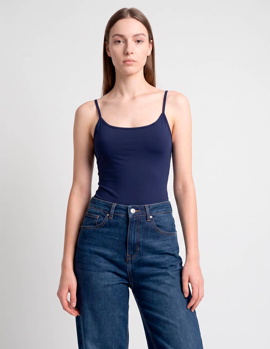 Top cuello redondo escote medio tirante delgado Top cuello redondo escote medio tirante delgado