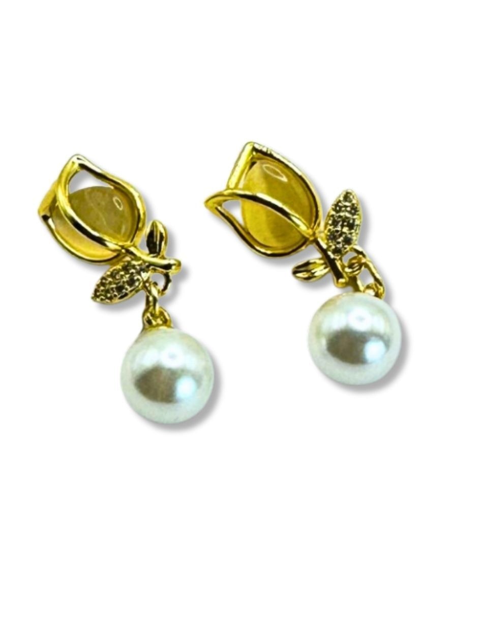 Aretes de flor con acabado baño de oro 14 K 2